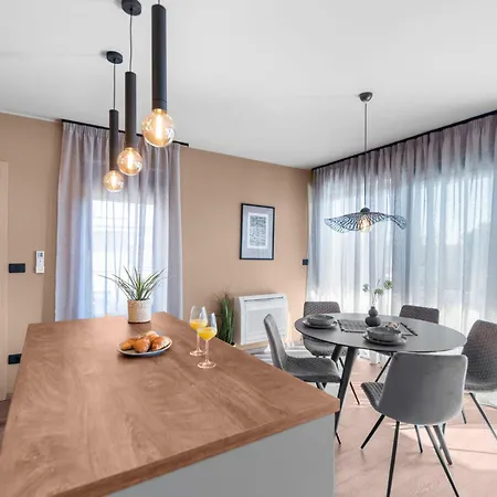 Quercus Village App 2 Mit Jacuzzi By Interhome