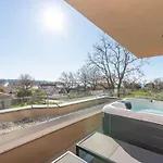 شقة Quercus Village App 2 Mit Jacuzzi By Interhome *