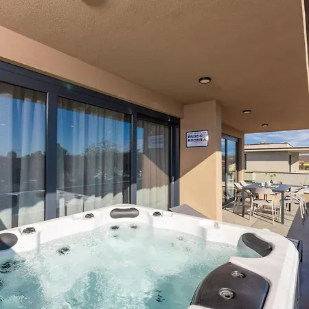 Quercus Village App 2 Mit Jacuzzi By Interhome *